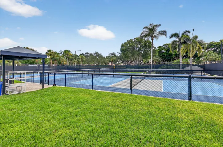6 PICKLEBALL COURTS