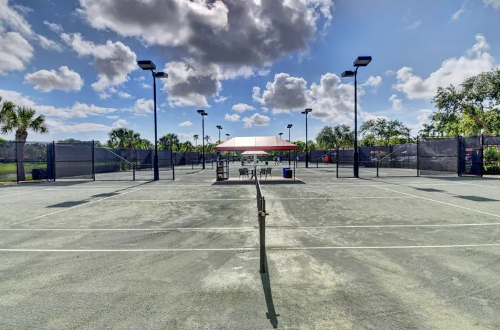 6 HAR-TRU LIGHTED PICKLEBALL COURTS