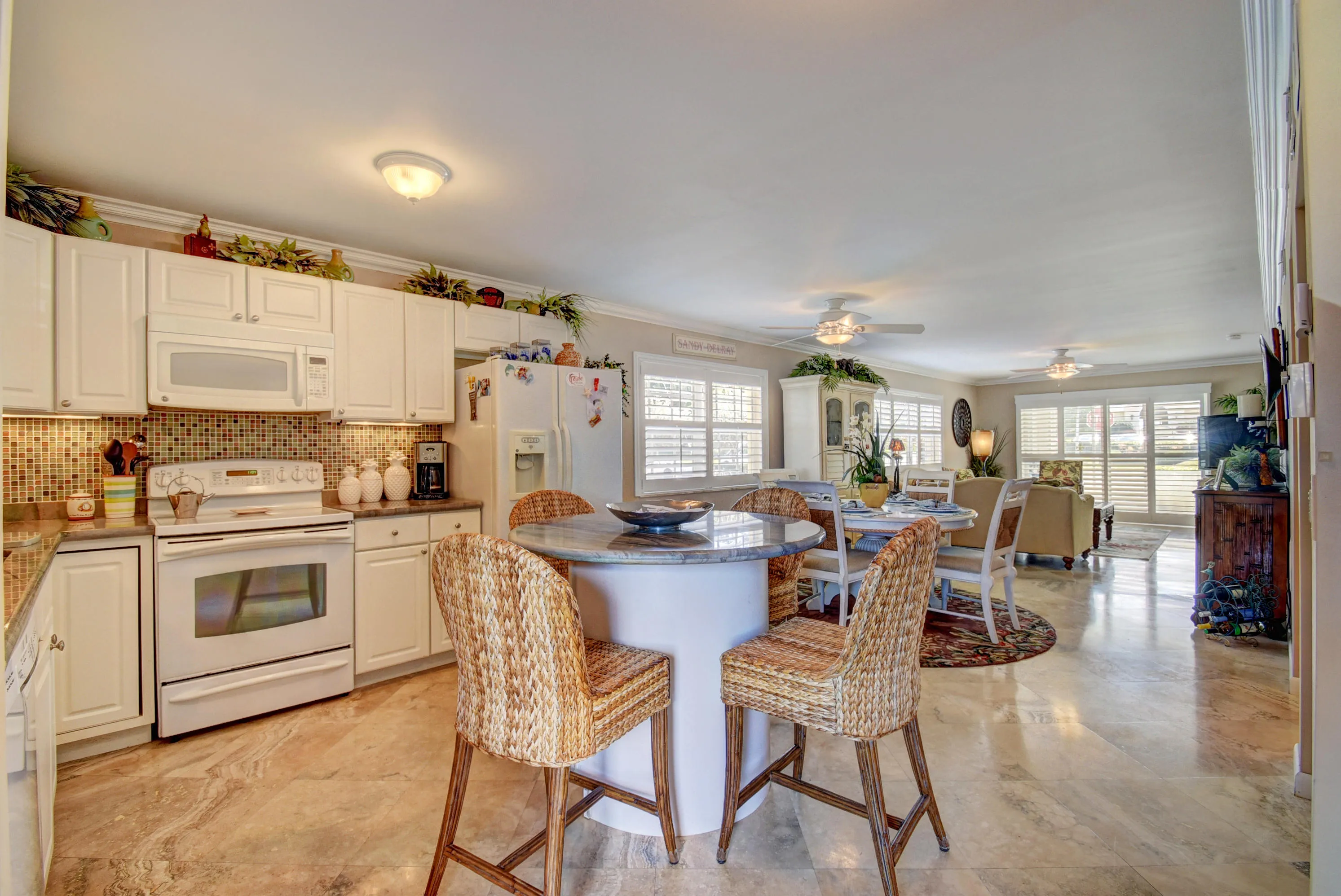 Kitchen & Breakfast Table