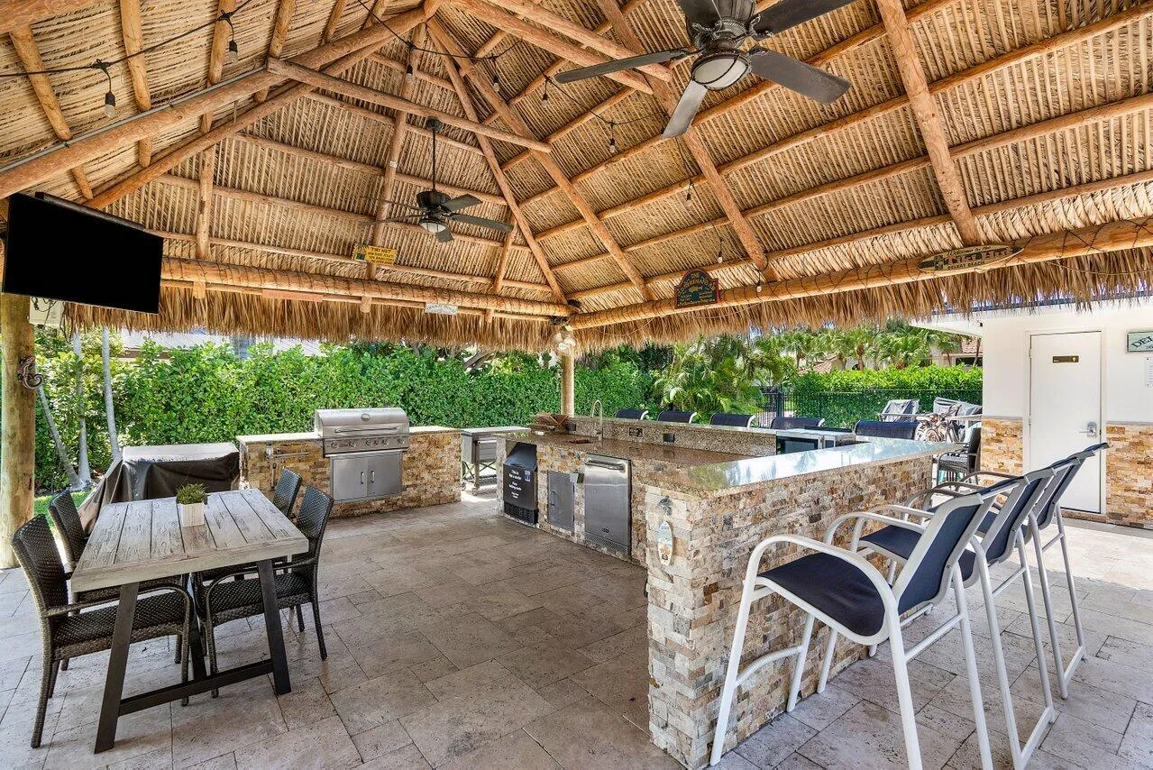 Tiki with summer kitchen