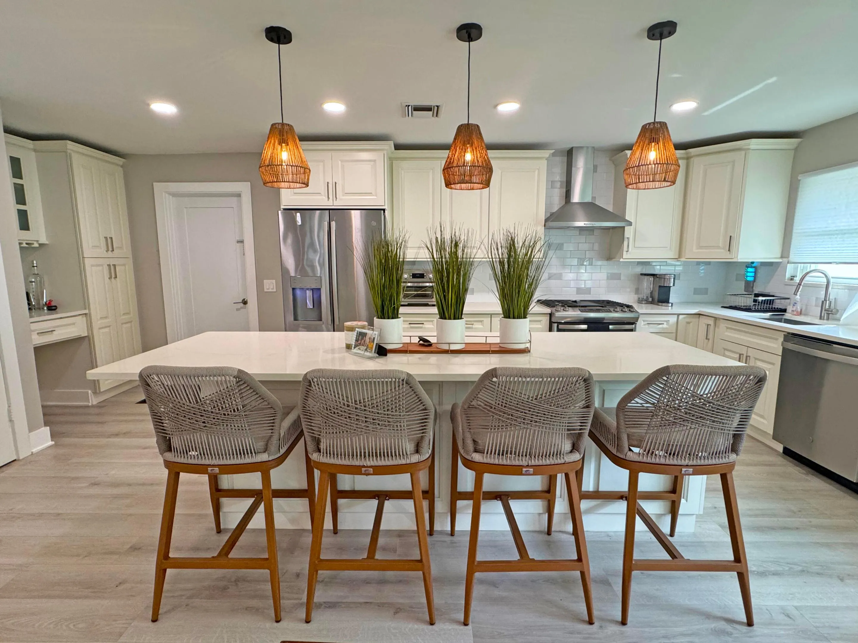 Gorgeous Kitchen and Quartz Island