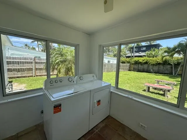 640 oak new appliances-laundry room back