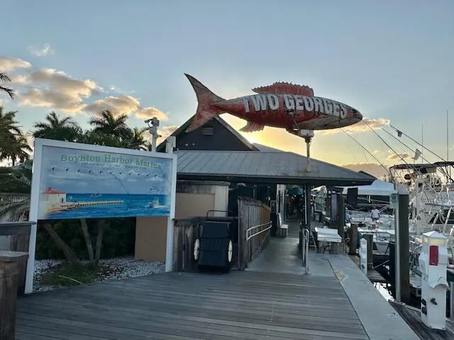 Two Georges Tiki Hut Restaurant & Bar- boat parking