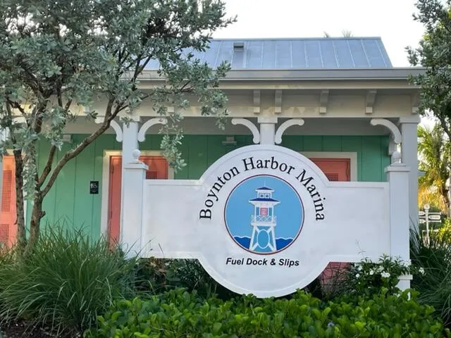 Boynton Beach Marina, has a bait store & fuel dock
