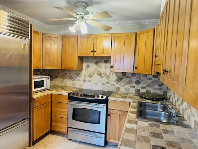 kitchen with stainles steel appliances