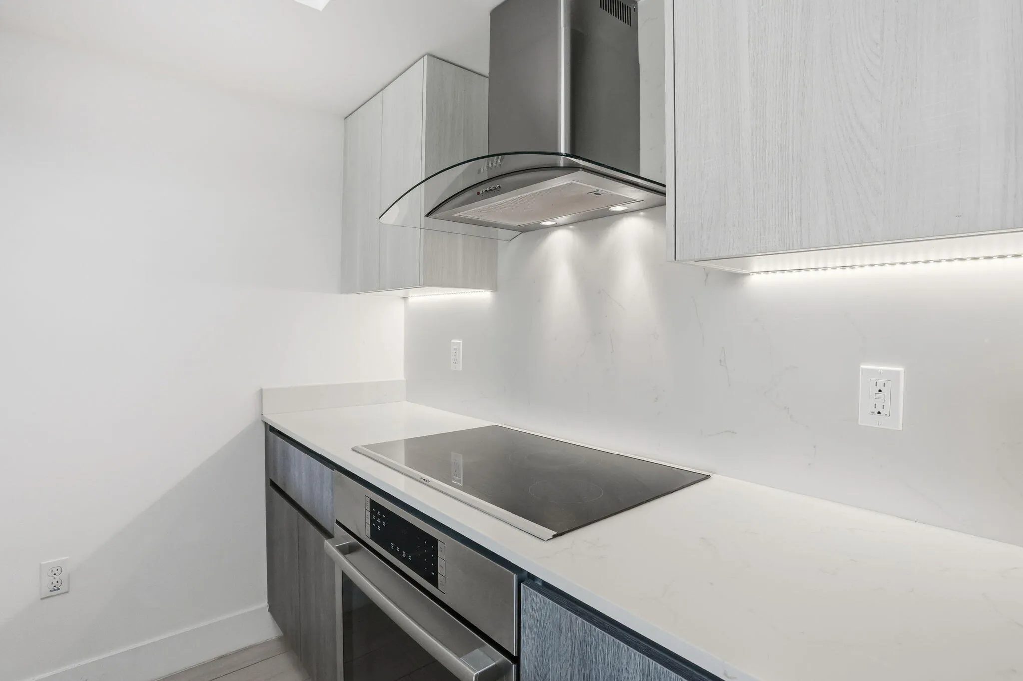 Cooktop, oven and vent