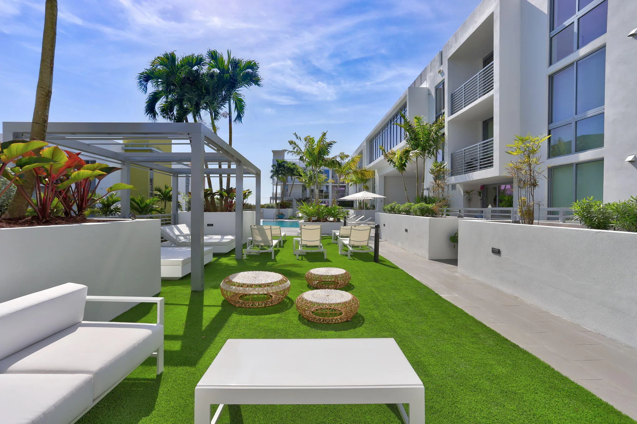 Seating around pool