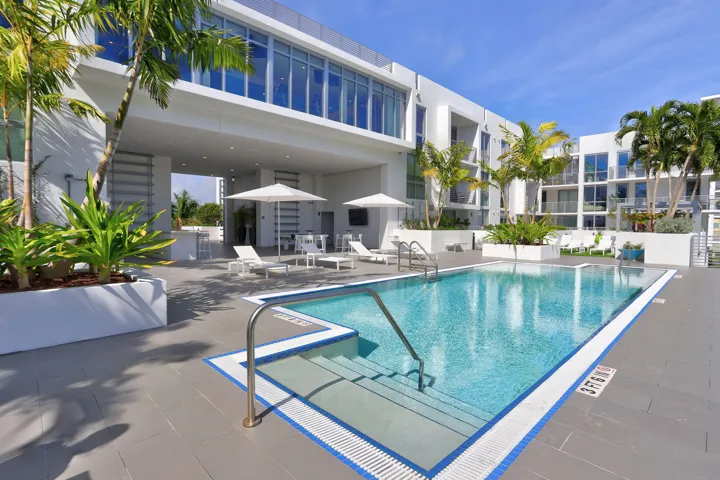 Entry to pool view