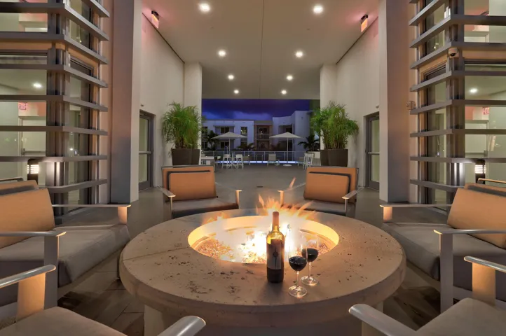 Happy Hour at Firepit