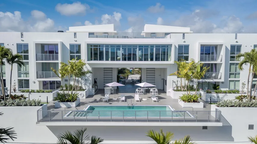 Amenities Deck