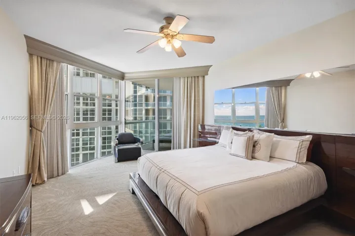 Master Bedroom, Ocean