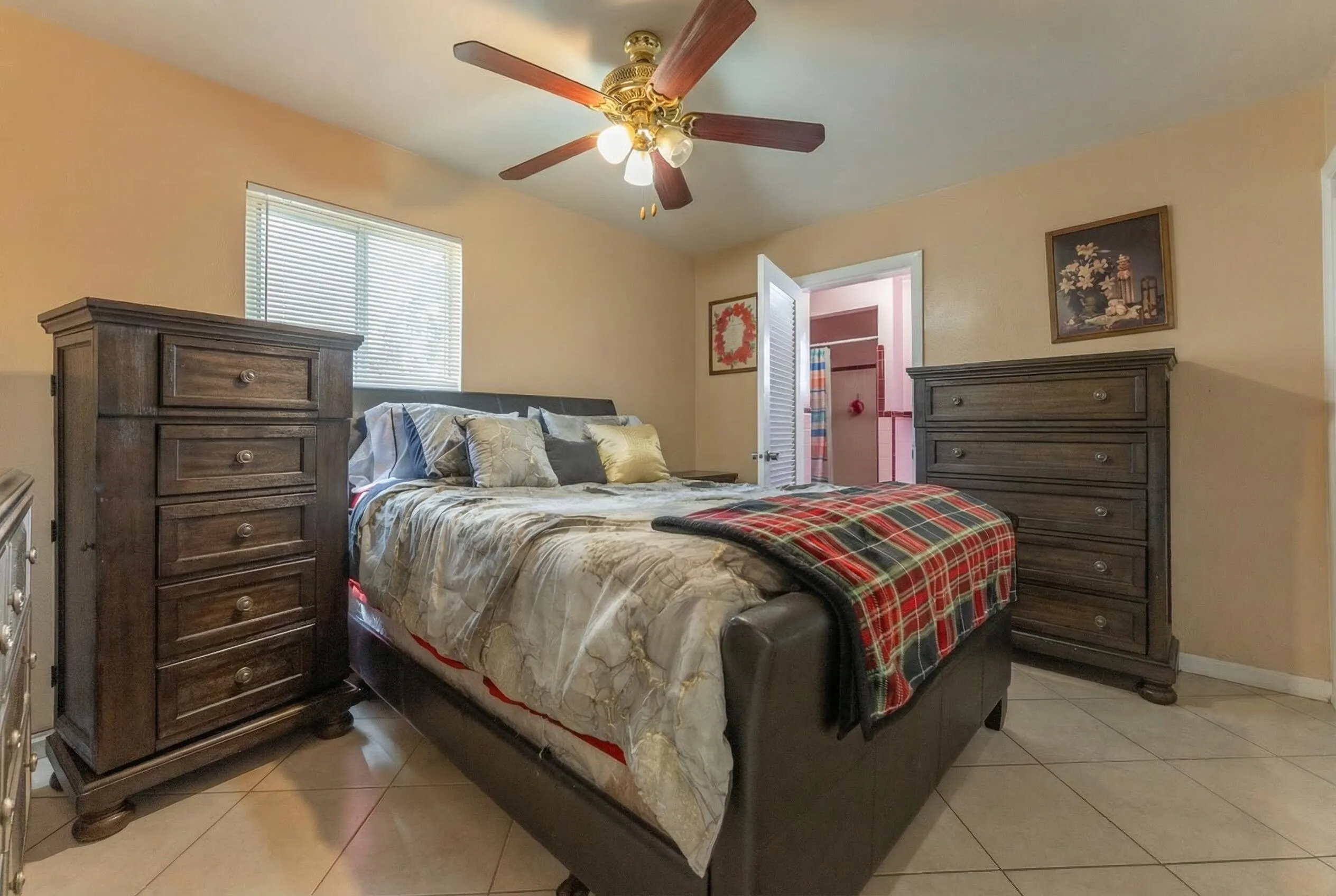 Woolf Realty_137 N 34th_decluttered (7)