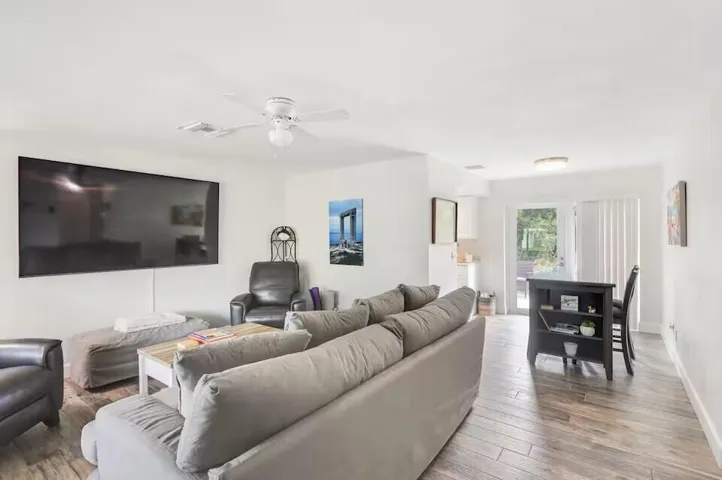 1519 Treemont 1