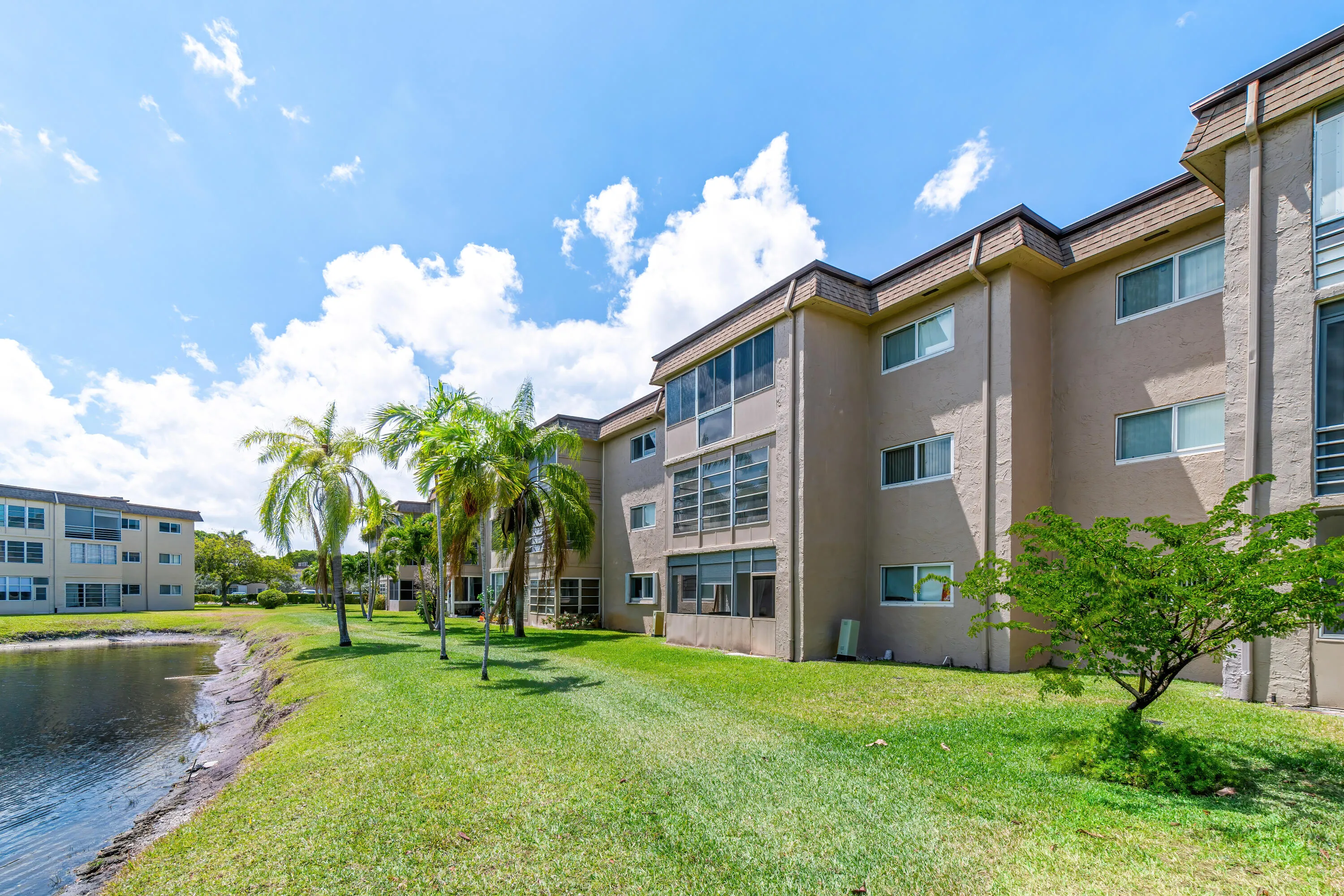 029-721LoriDrive-208-PalmSprings-FL-3346