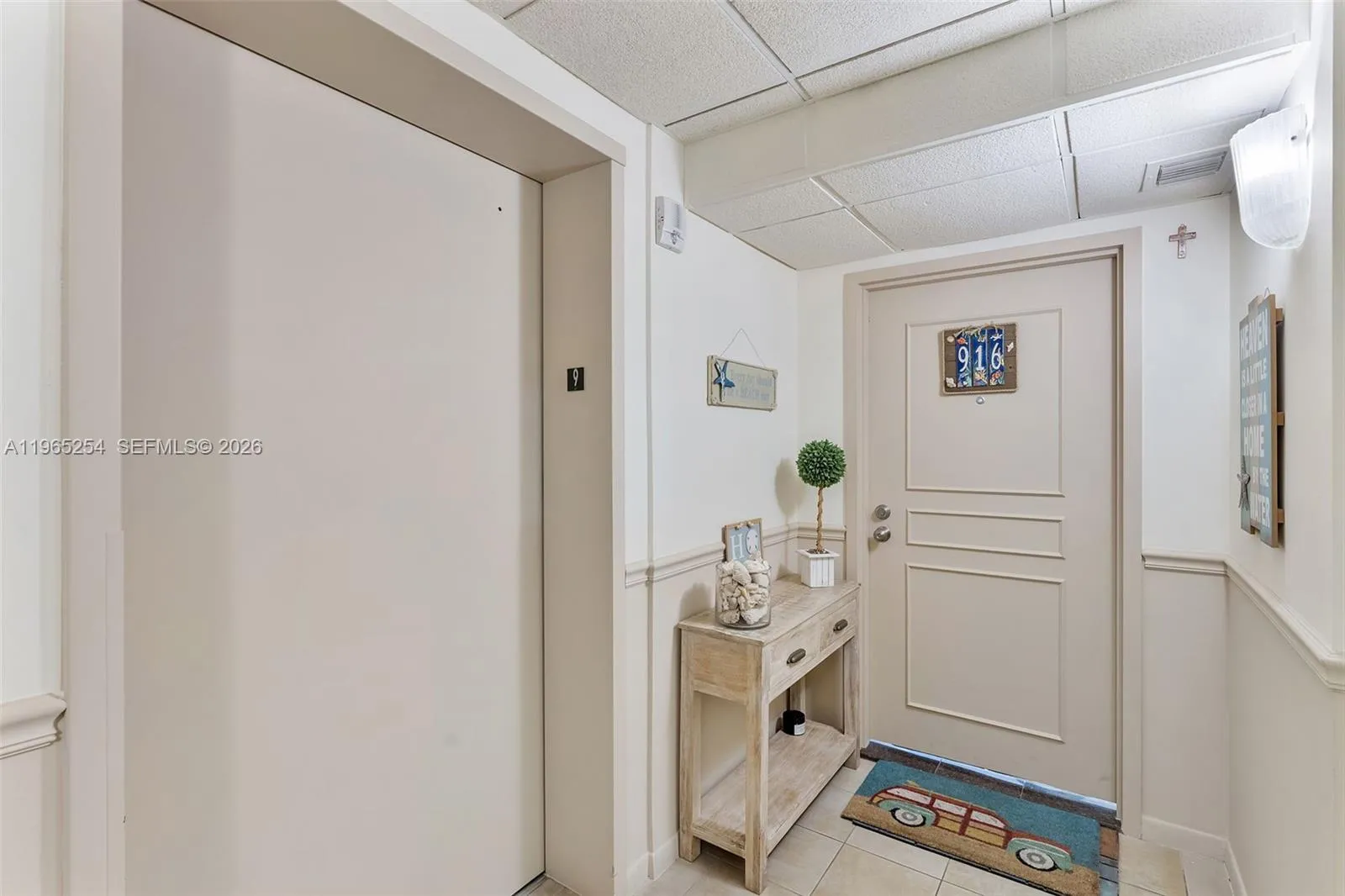 Semi private elevator