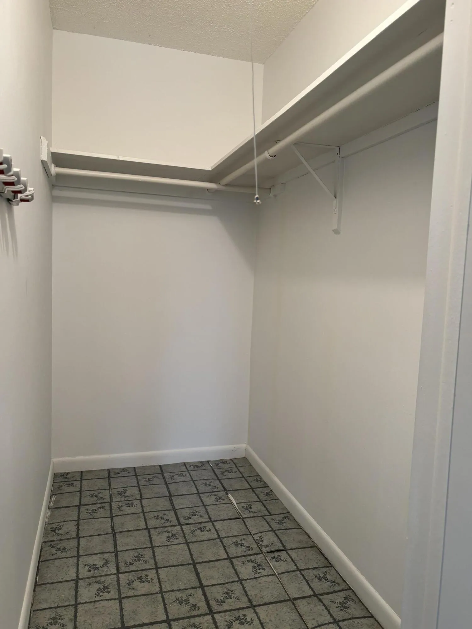 WALK IN CLOSET