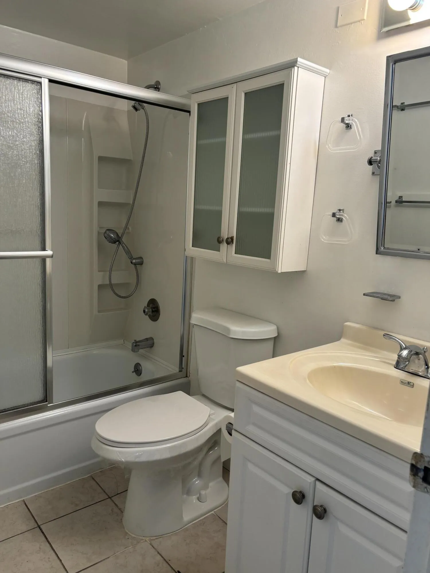 FULL BATHROOM