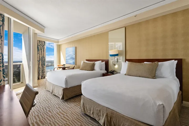 2 queen beds