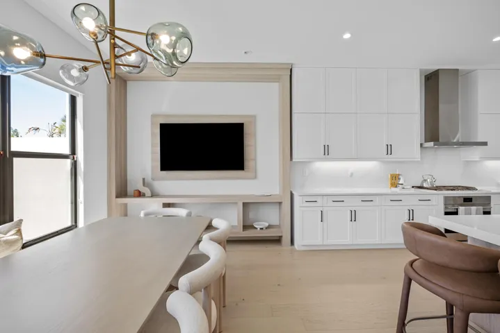 Eat In Kitchen