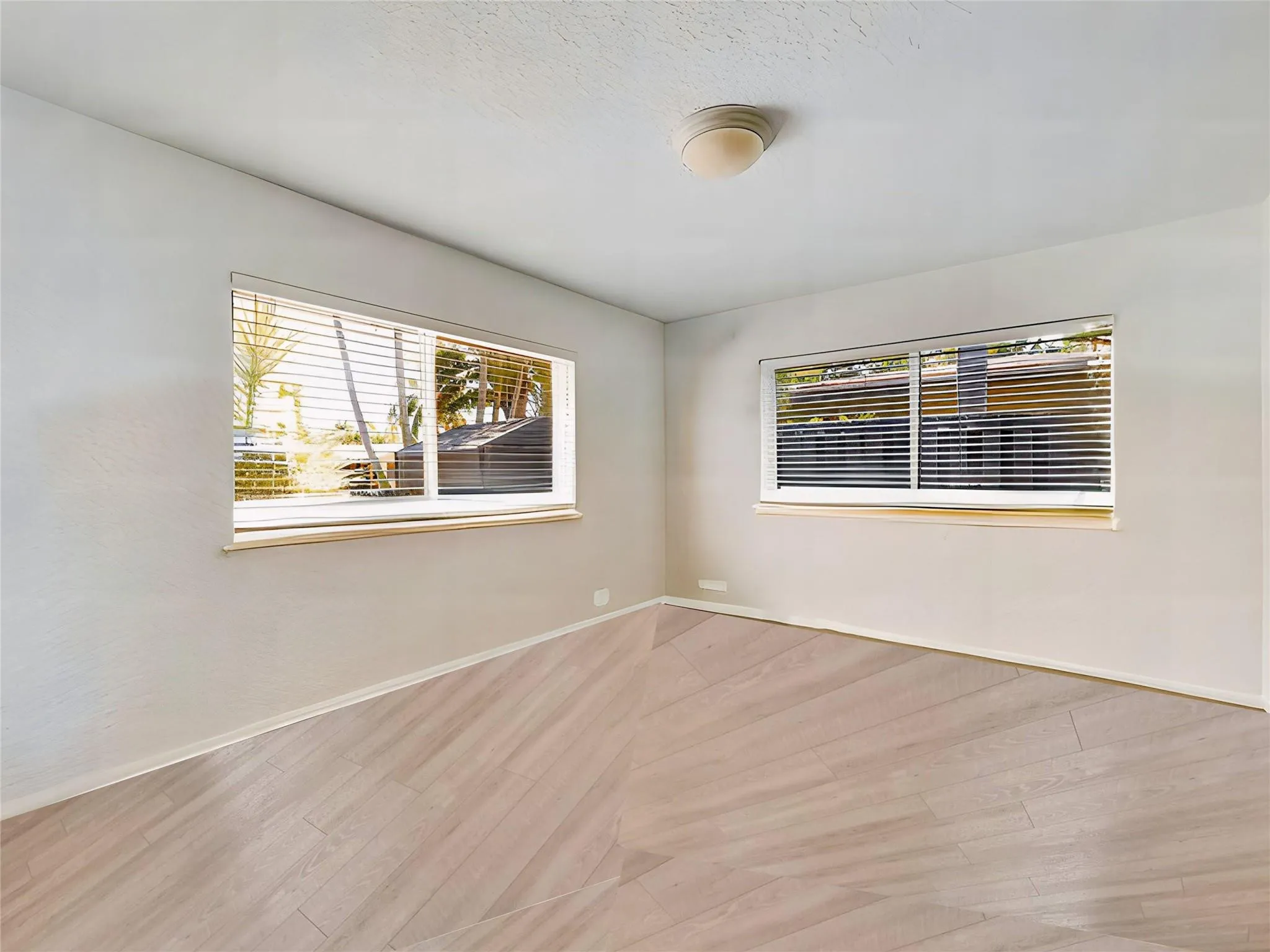 Office/Guestroom/Bedroom third bedroom faces canal
