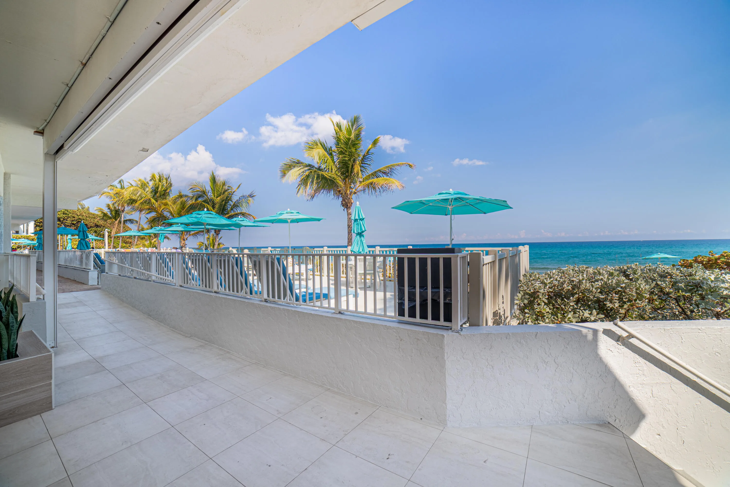 Beach Lounge