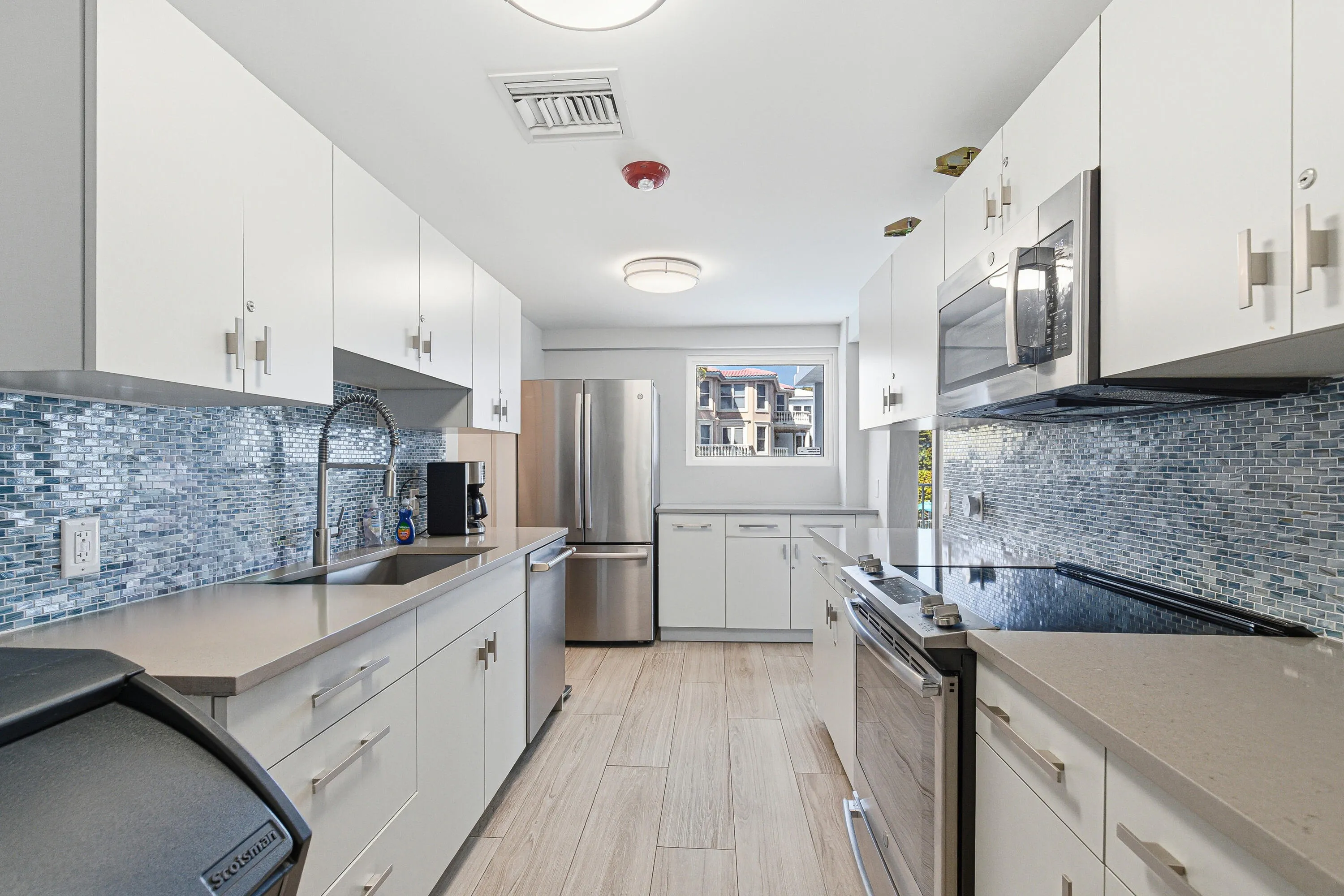 Clubhouse-Lounge-Kitchen-B