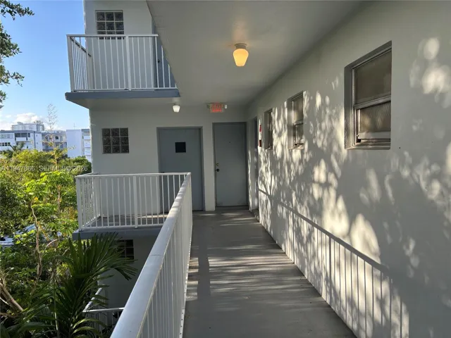 Corner unit