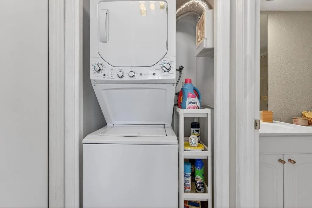 Washer Dryer in Unit