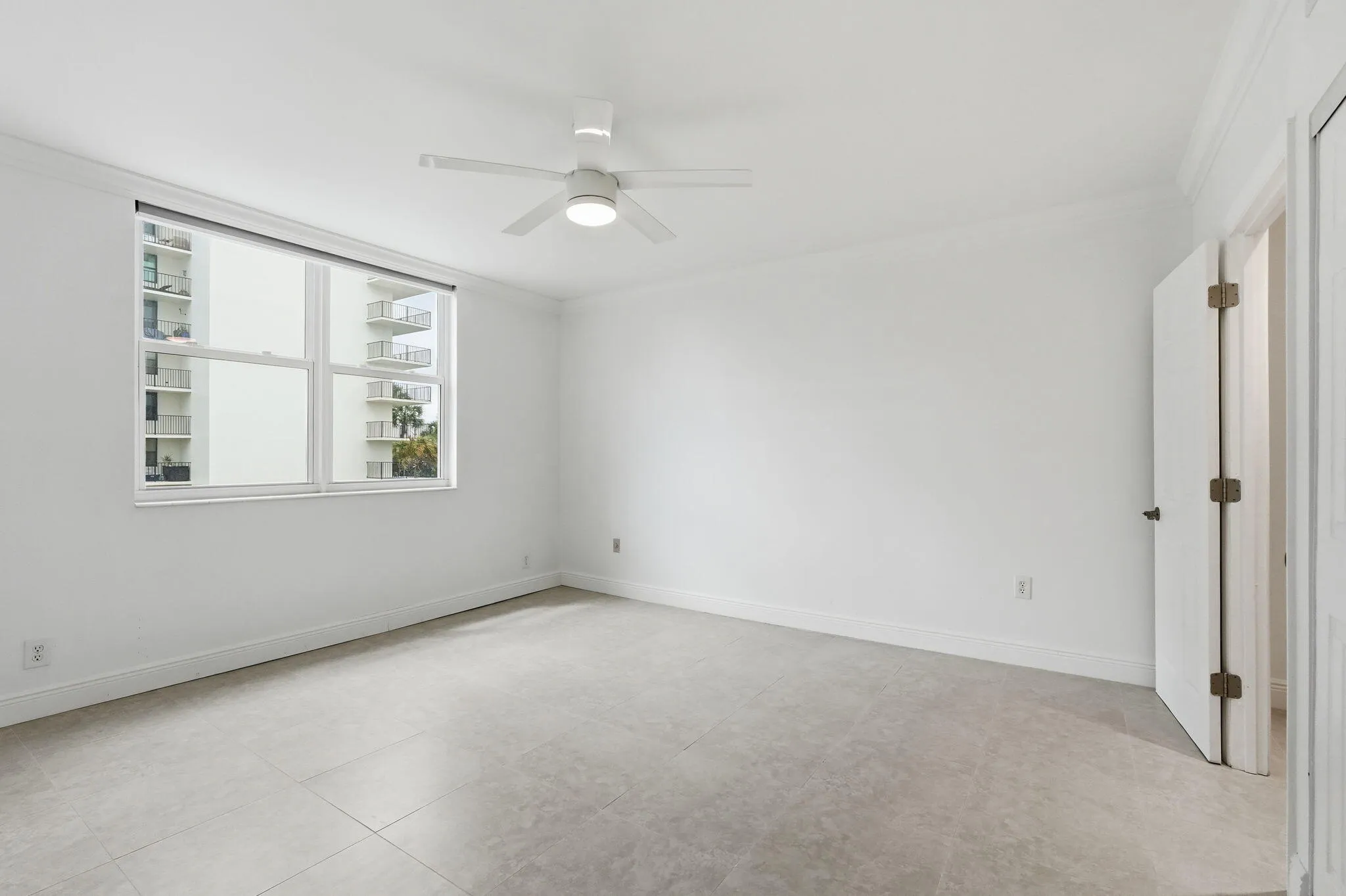 Large Bedroom w Ensuite Bath