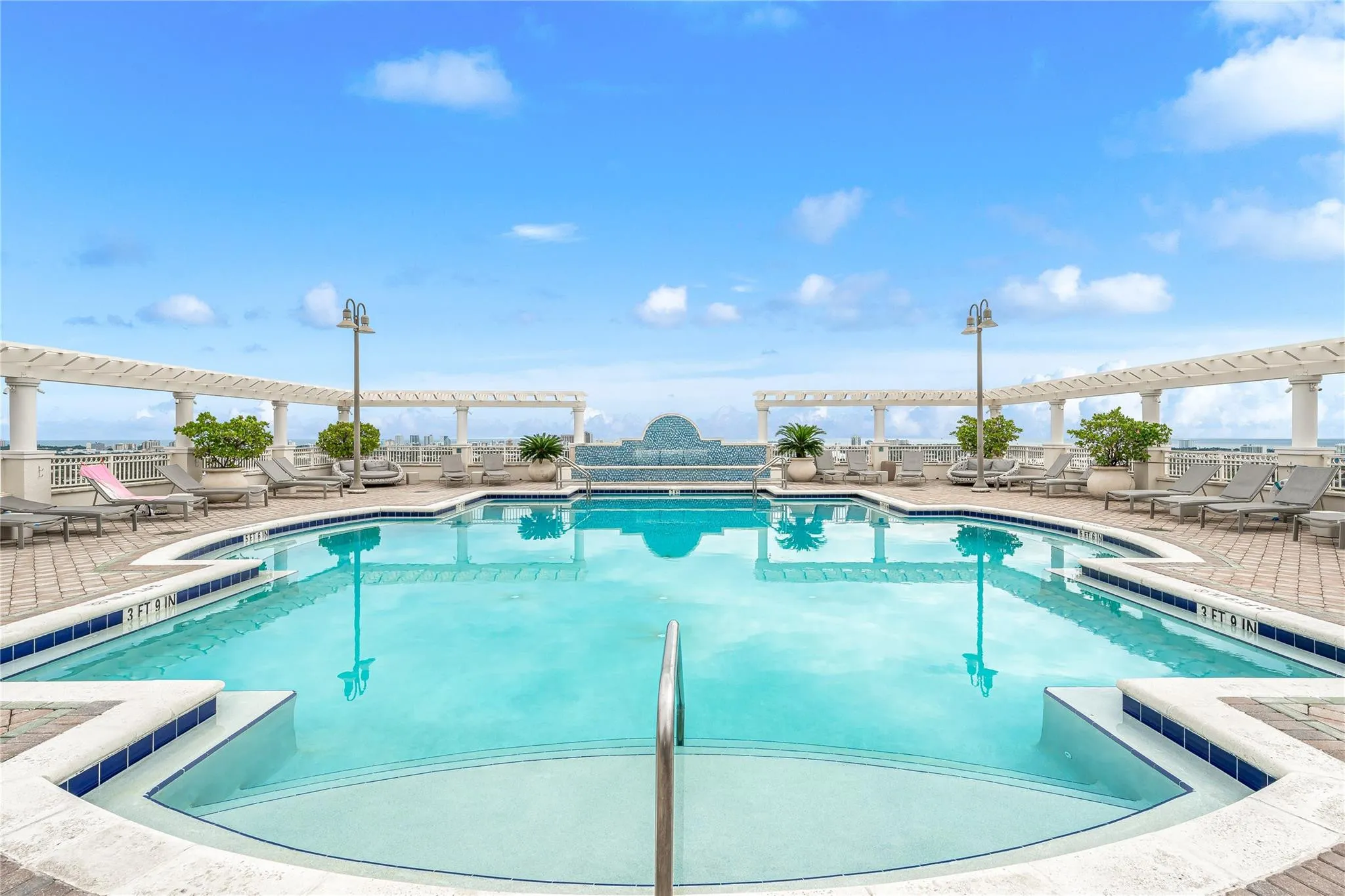 Roof Top - Pool with Panoramic Views!