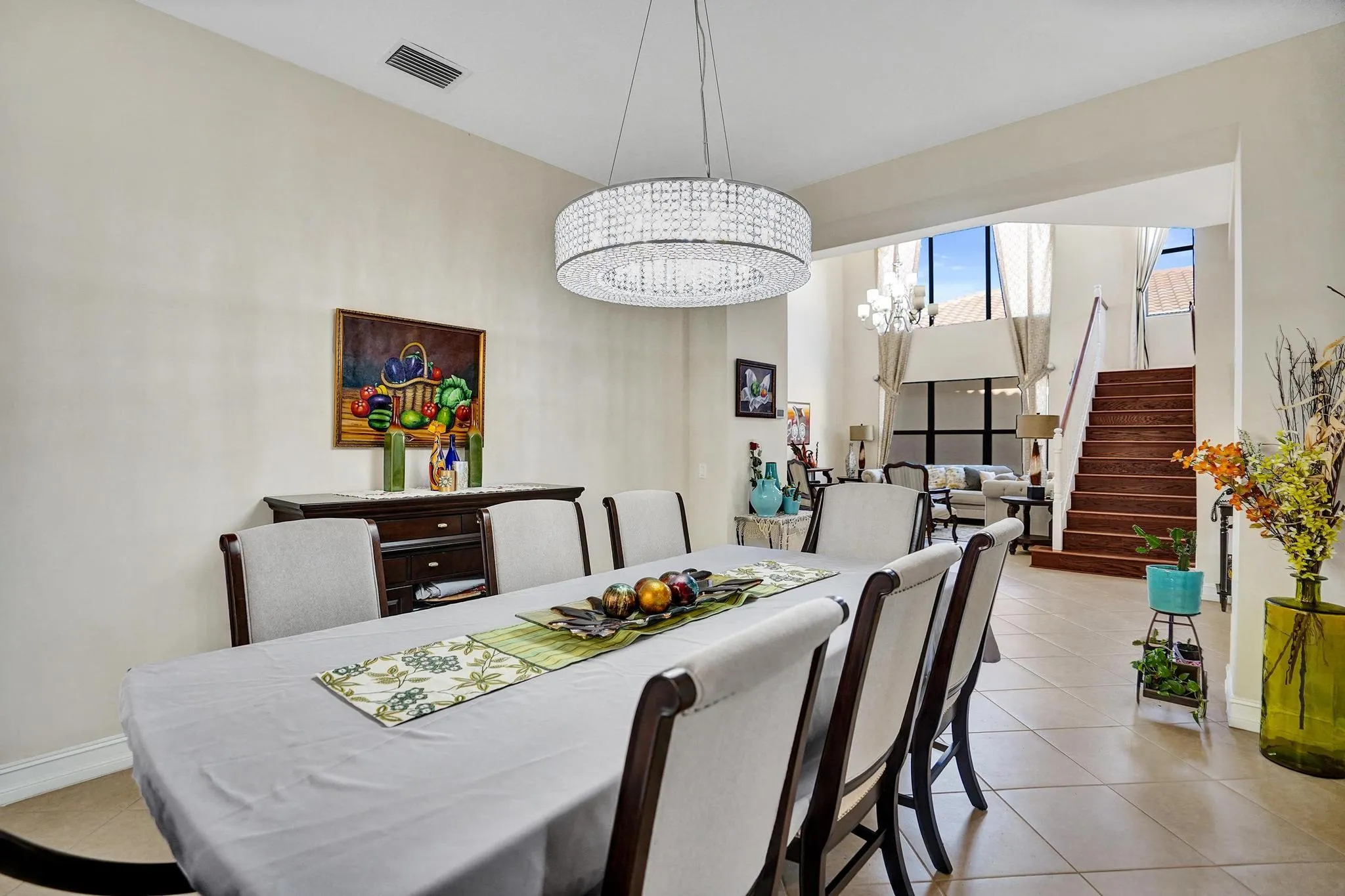 Formal Dining off Living area and access to kitchen