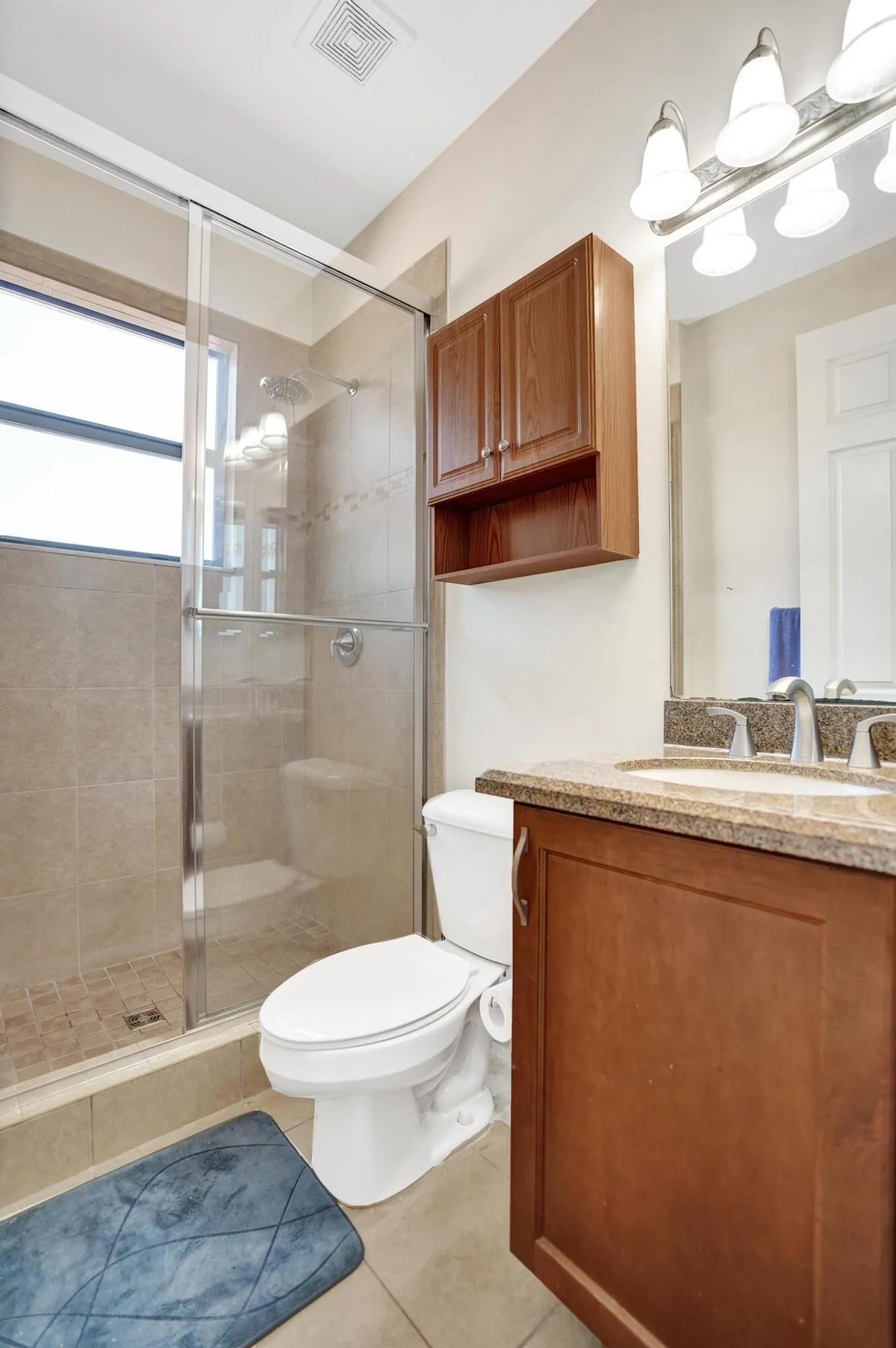 Full bath off ensuite