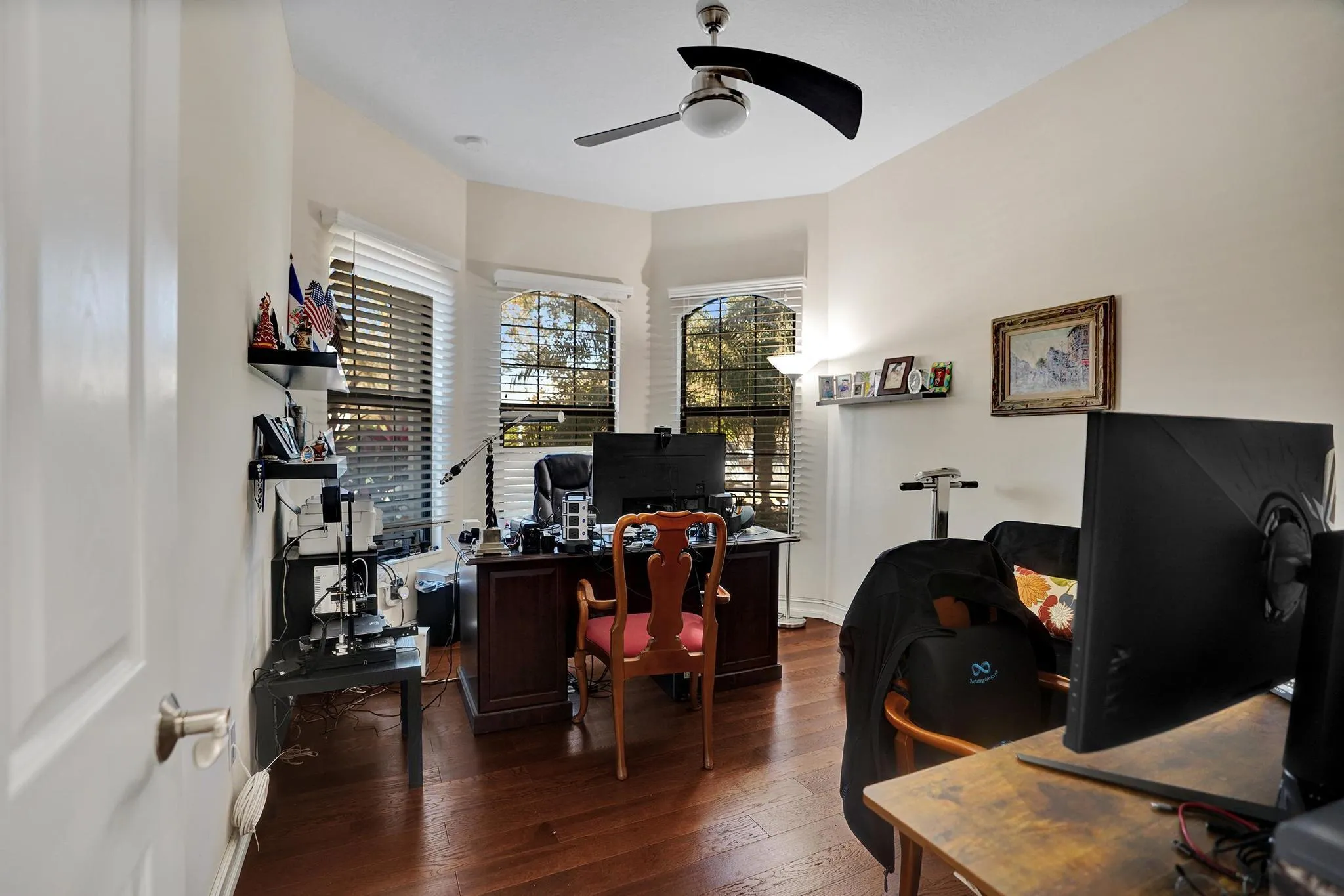 First floor bedroom or den/office with full bath access