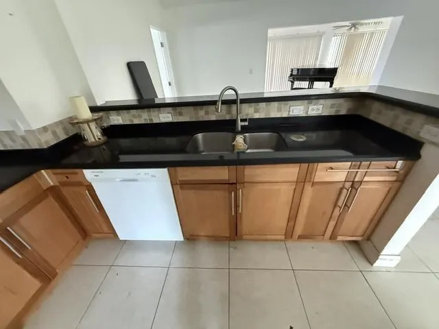 9453 Burlington Pl (Kitchen3)