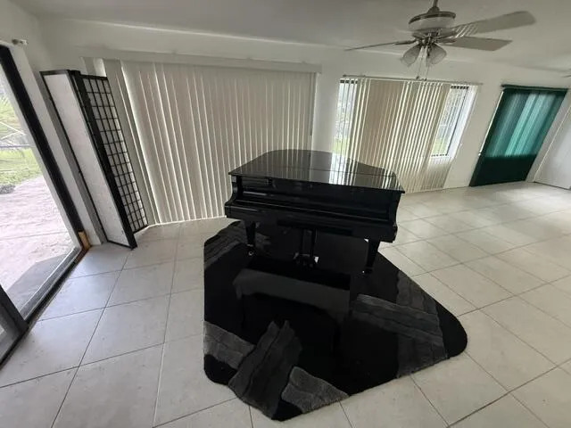 9453 Burlington Pl (Florida Rm2)