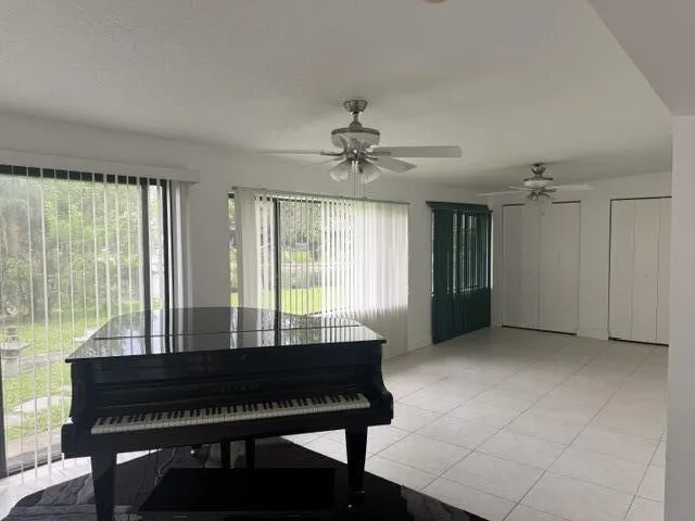 9453 Burlington Pl (Florida Rm1)