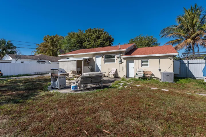 3914SerubiAveLakeWorth-25