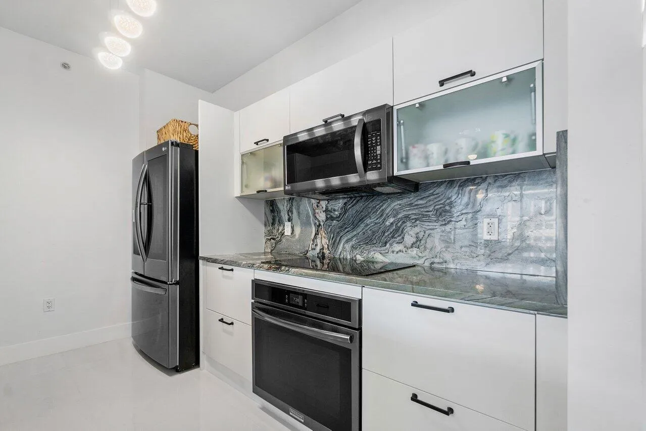 Fully Remodeled Kitchen