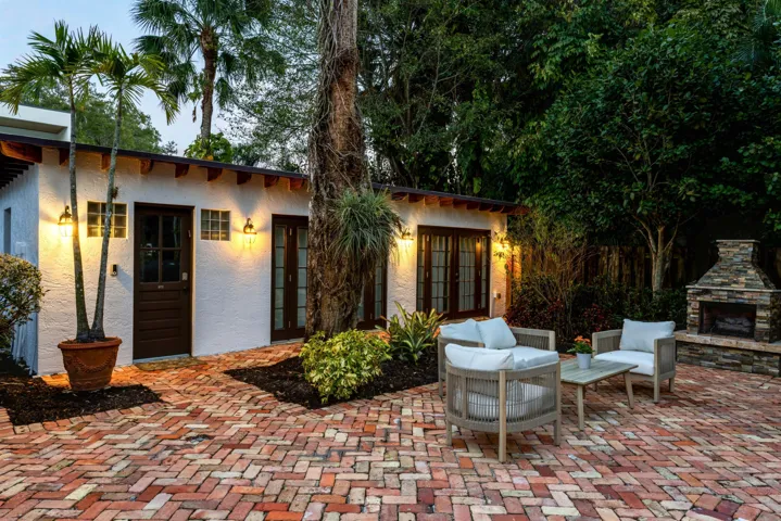 PATIO_SEATING_EB