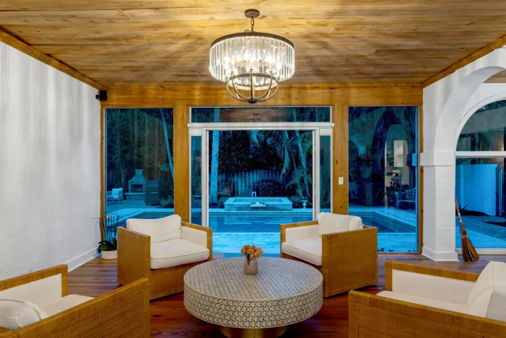 SUNROOM_STRAIGHT_EB