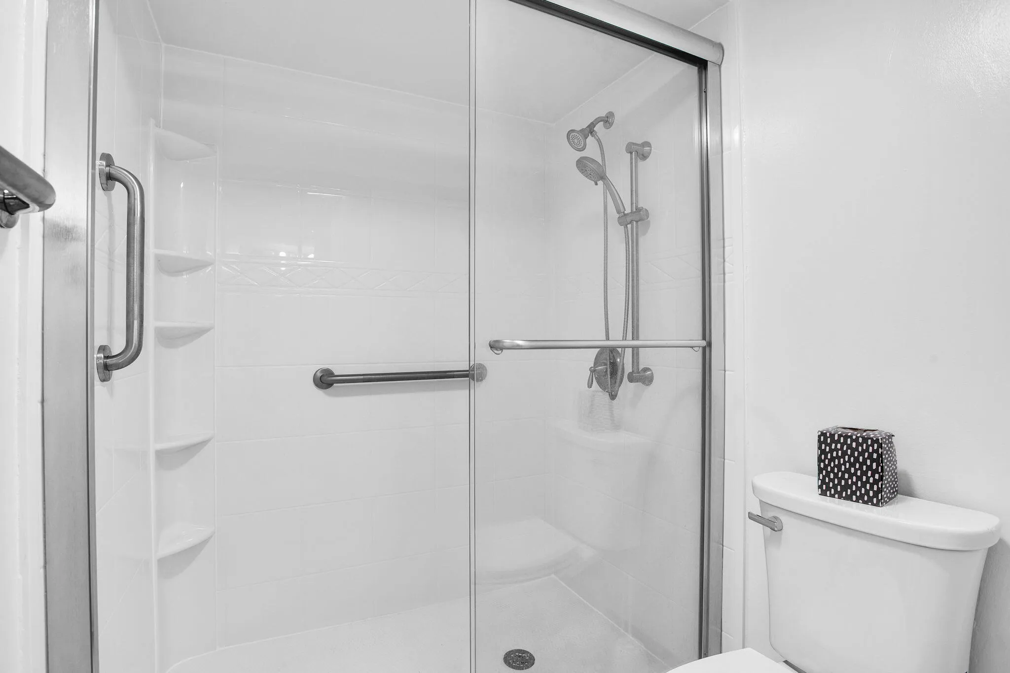 MAIN BATHROOM SHOWER