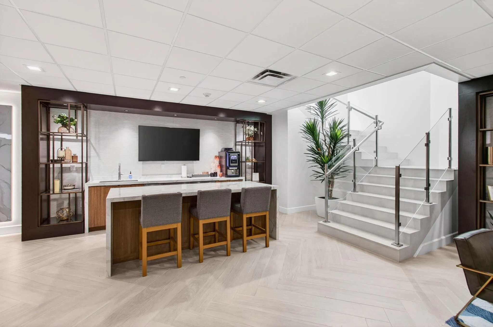 Club with coffee bar