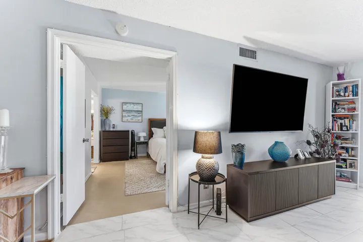 024-10155MangroveDrive-204-BoyntonBeach-