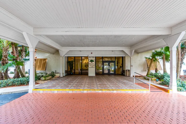 042-10155MangroveDrive-204-BoyntonBeach-