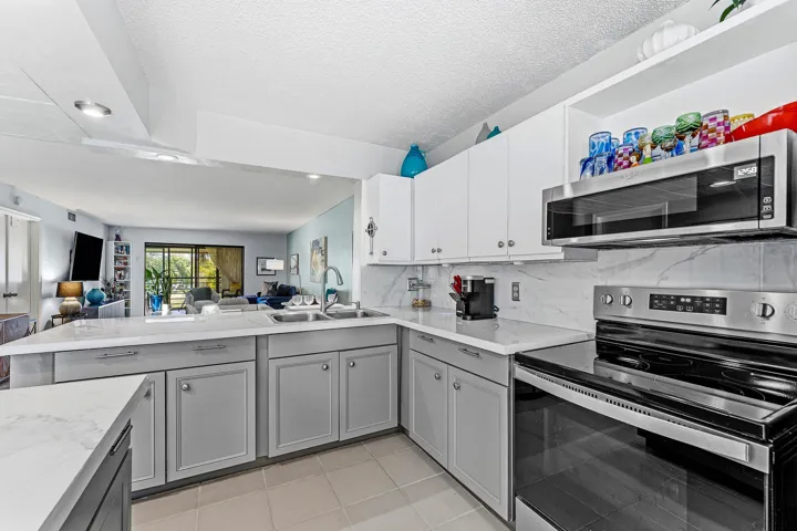 011-10155MangroveDrive-204-BoyntonBeach-