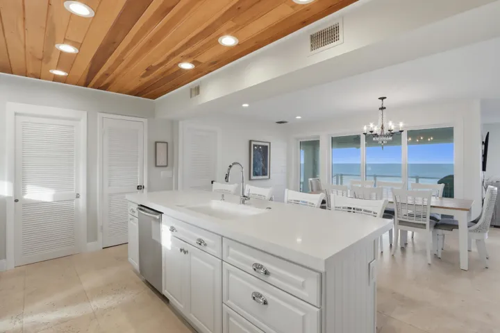 1031 SE MacArthur Blvd Stuart-large-028-
