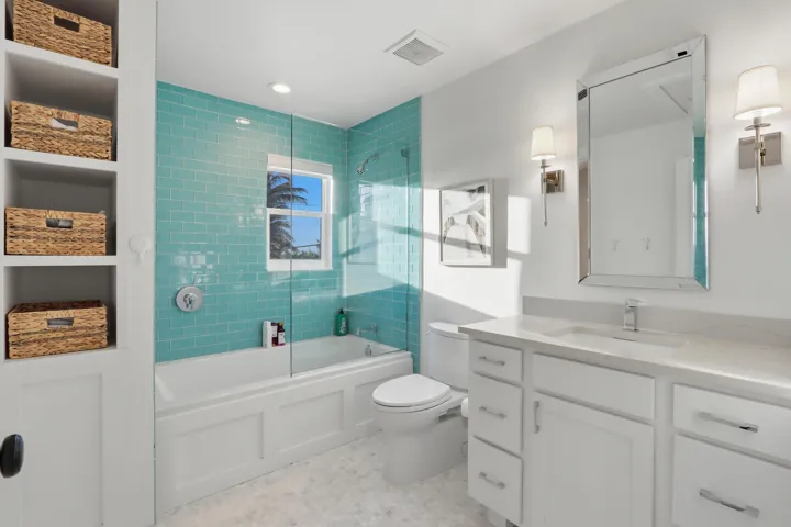 1031 SE MacArthur Blvd Stuart-large-041-
