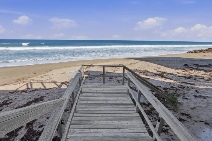 1031 SE MacArthur Blvd Stuart-large-046-