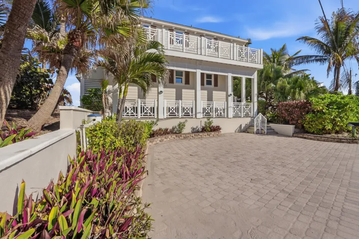 1031 SE MacArthur Blvd Stuart-large-007-