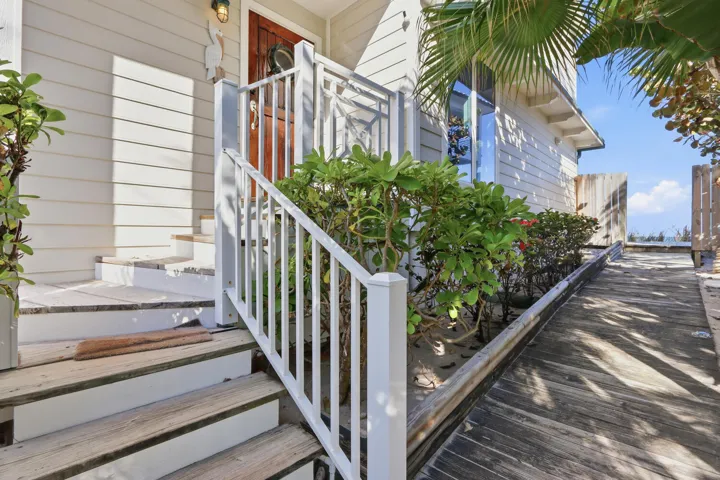 1031 SE MacArthur Blvd Stuart-large-009-